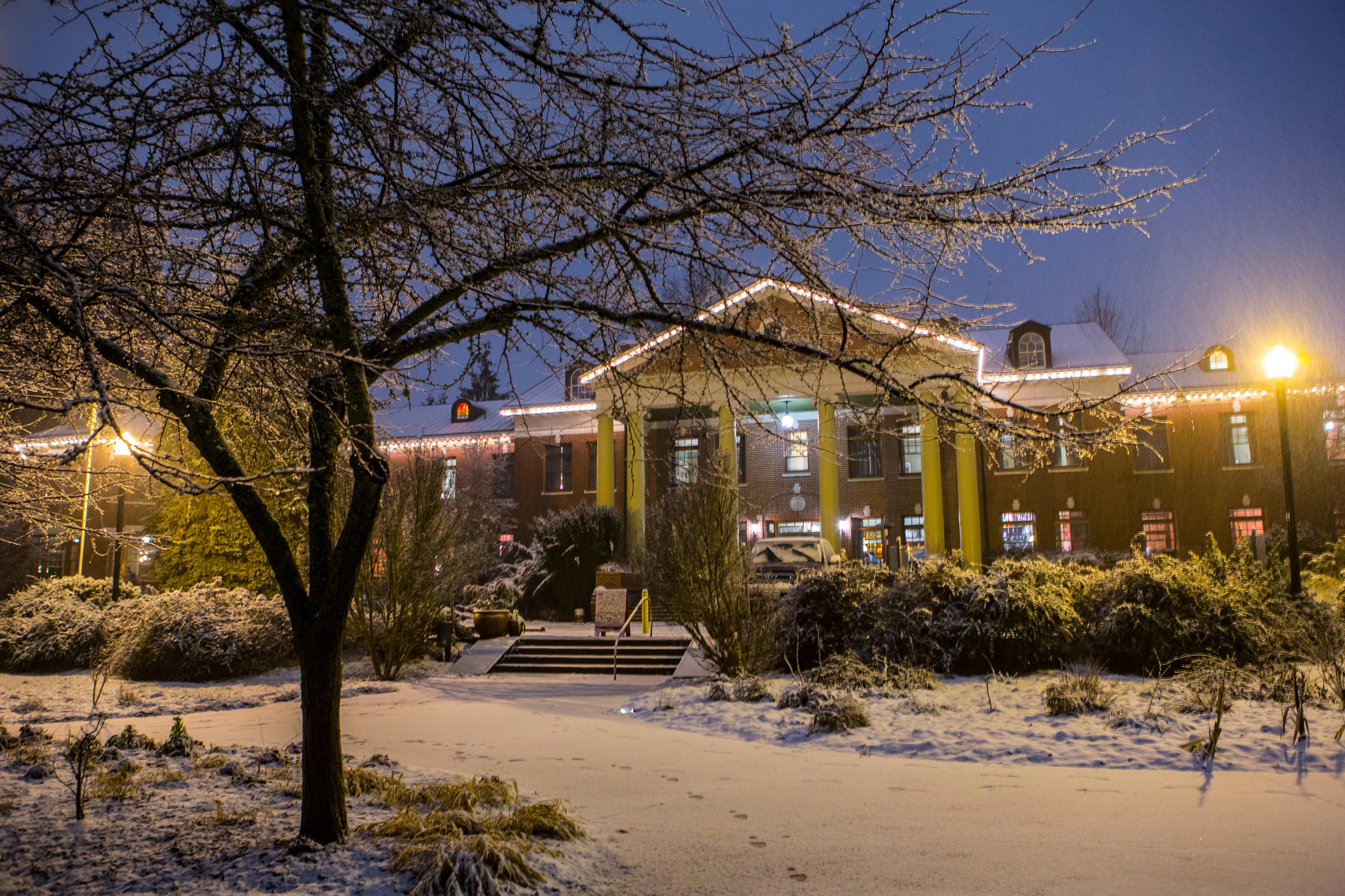 Mcmenamins Grand Lodge Forest Grove Exterior photo