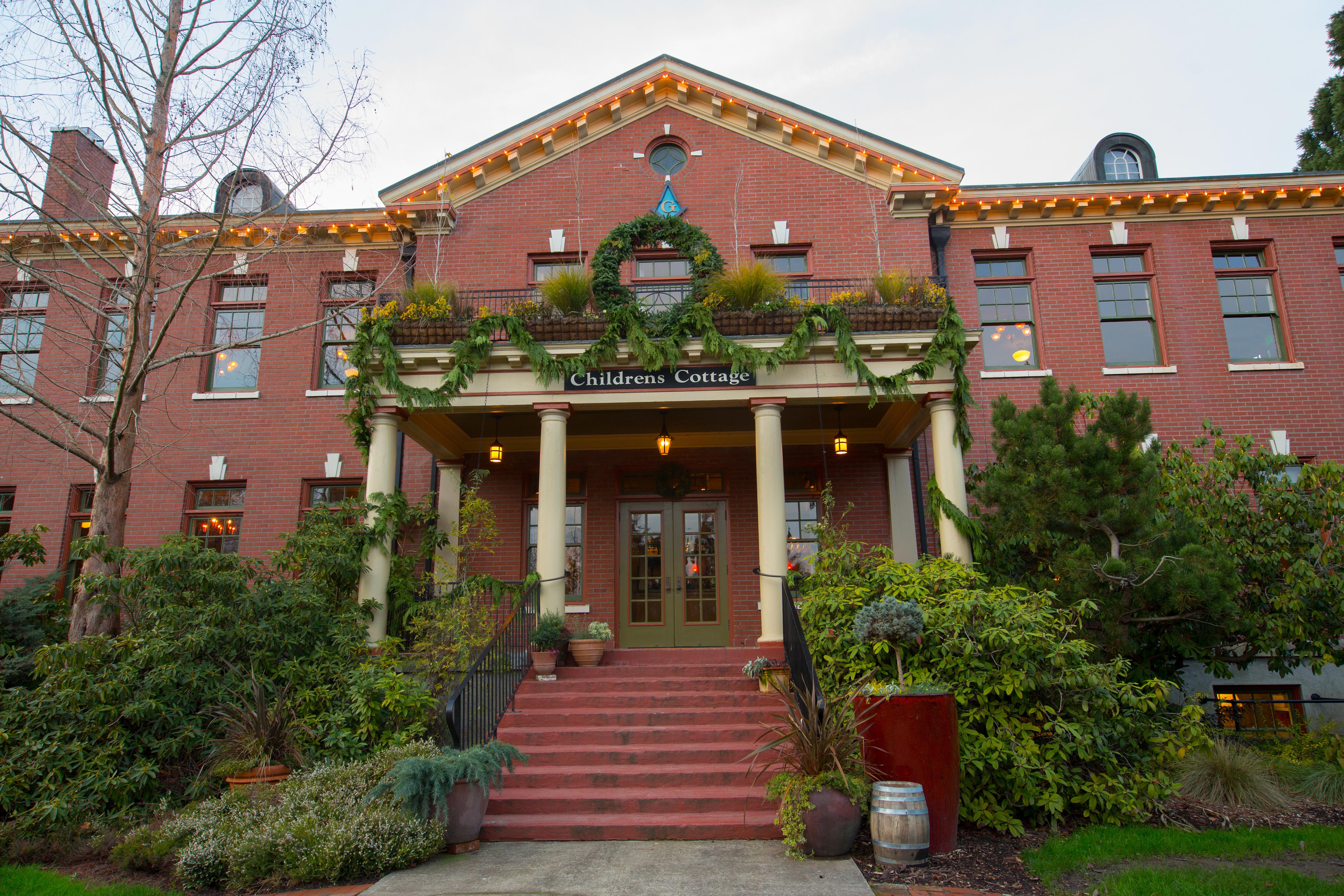 Mcmenamins Grand Lodge Forest Grove Exterior photo