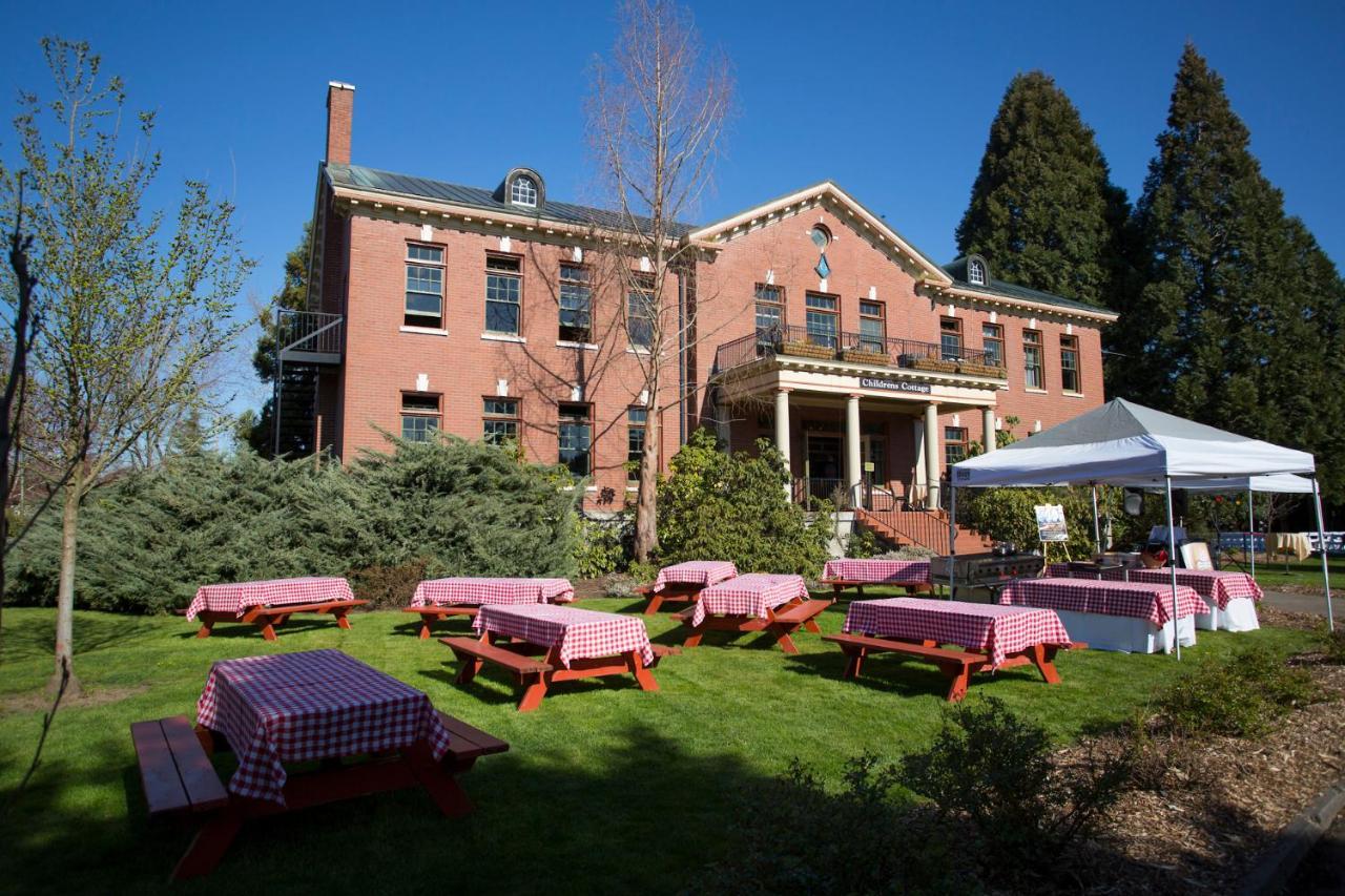 Mcmenamins Grand Lodge Forest Grove Exterior photo